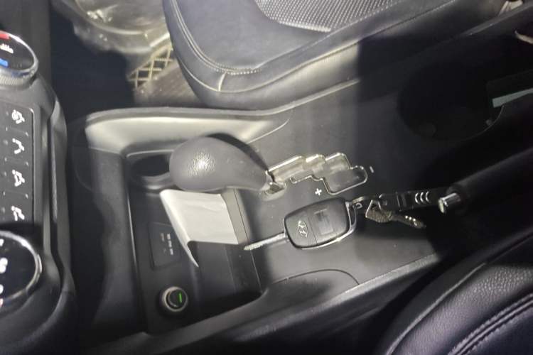 Used Hyundai ix35 2015 2.0L Automatic 2WD Comfort Edition China V Standard Gear Lever