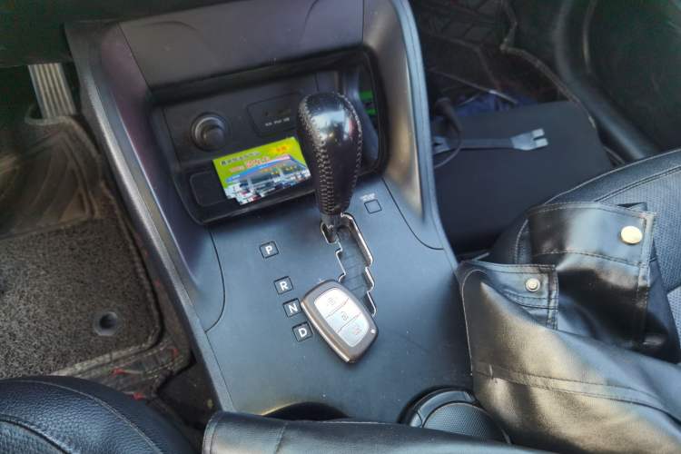 Used Hyundai ix35 2015 2.0L Automatic 2WD Smart Type China IV Gear Lever