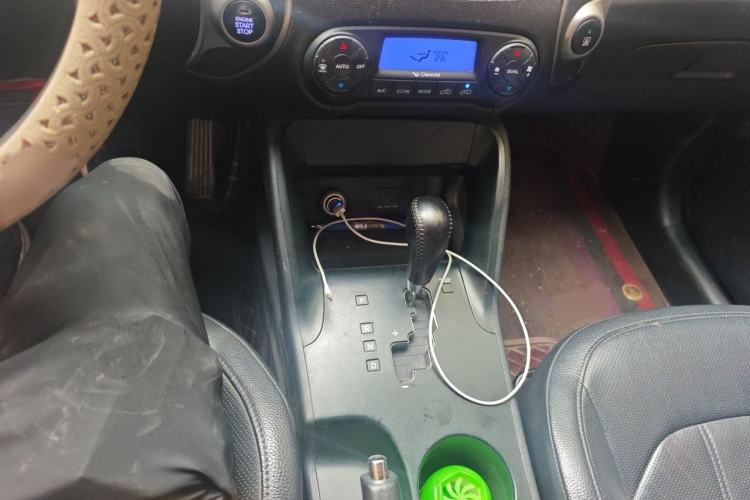 Used Hyundai ix35 2015 2.0L Automatic 2WD Smart Type China IV Gear Lever