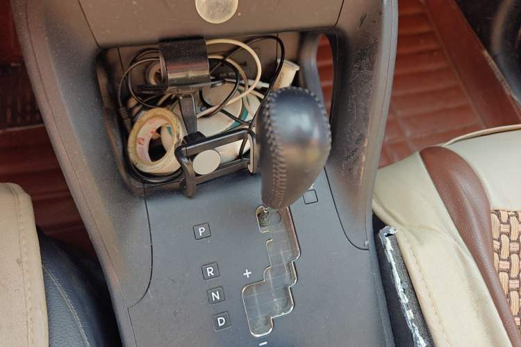 Used Hyundai ix35 2015 2.0L Automatic 2WD Smart Type China IV Gear Lever