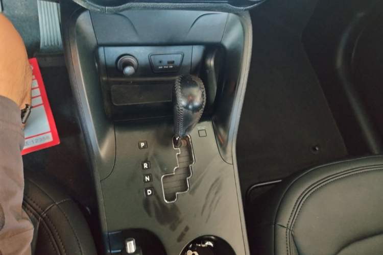 Used Hyundai ix35 2015 2.0L Automatic 2WD Smart Type China IV Gear Lever