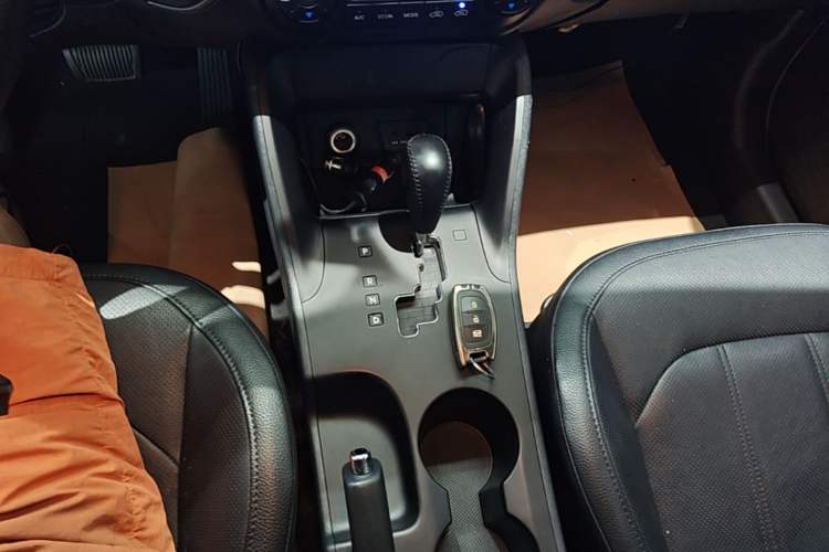 Used Hyundai ix35 2015 2.0L Automatic 2WD Smart Version China V Standard Gear Lever