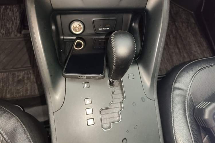 Used Hyundai ix35 2015 2.0L Automatic 2WD Smart Type China IV Gear Lever