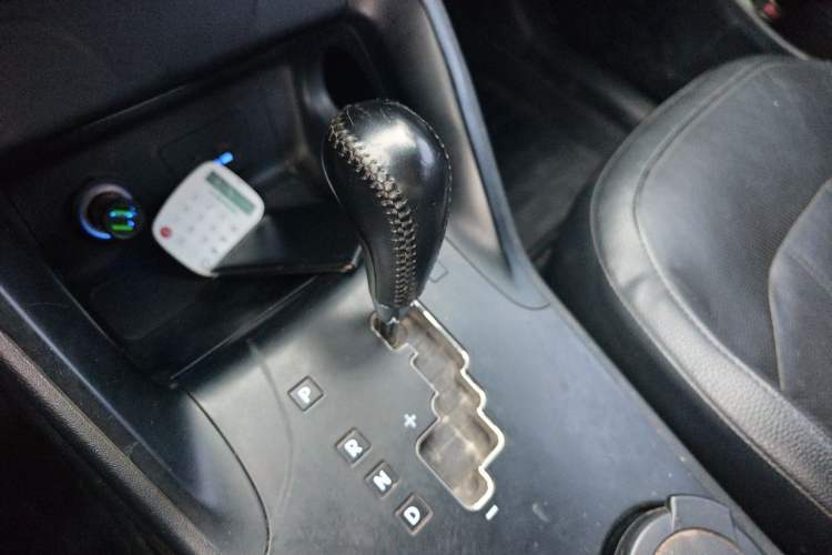 Used Hyundai ix35 2015 2.0L Automatic 2WD Smart Type China IV Gear Lever