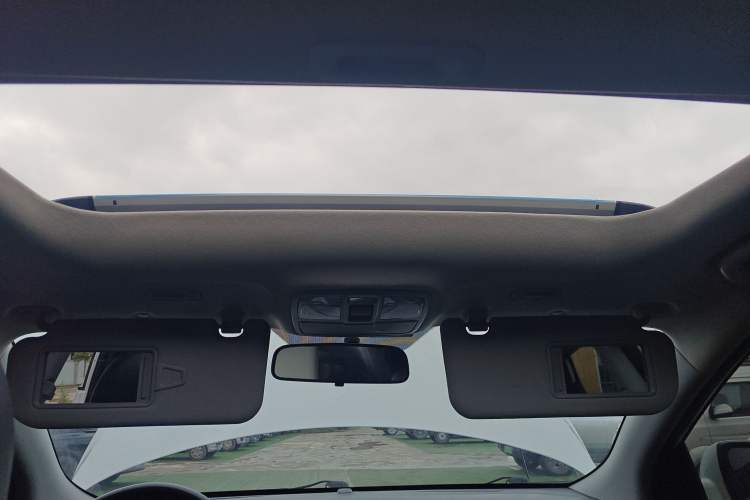 Used Hyundai ix35 2015 2.0L Automatic 2WD Smart Type China IV Headliner