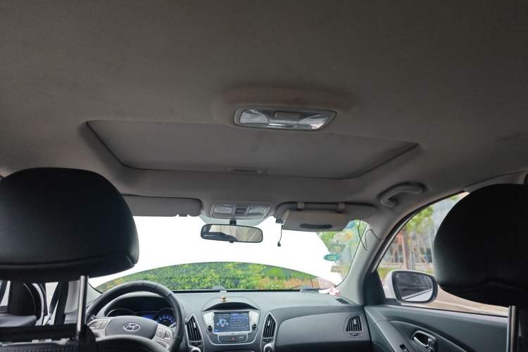 Used Hyundai ix35 2015 2.0L Automatic 2WD Smart Version China V Standard Headliner