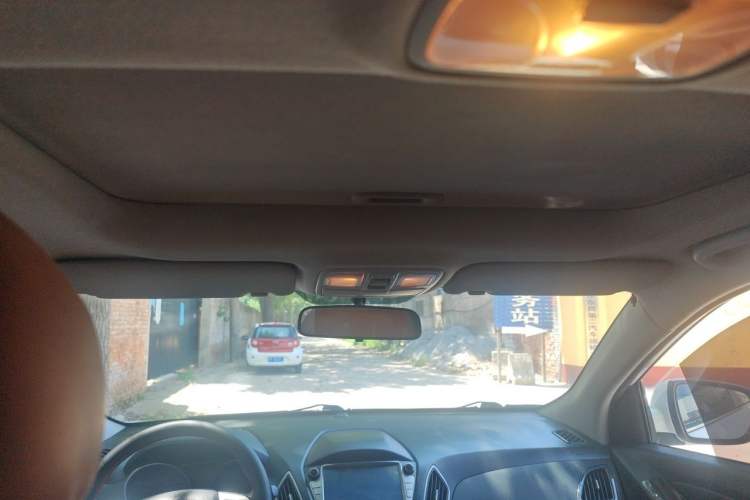 Used Hyundai ix35 2015 2.0L Automatic 2WD Smart Type China IV Headliner