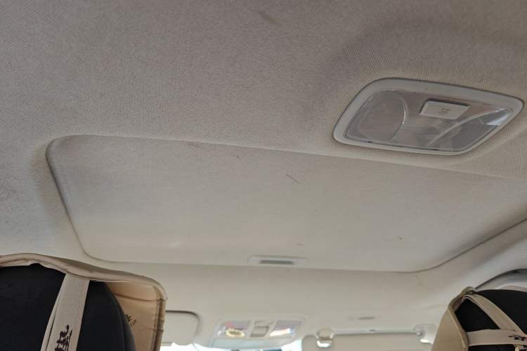 Used Hyundai ix35 2015 2.0L Automatic 2WD Smart Type China IV Headliner