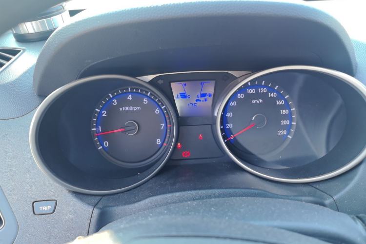 Used Hyundai ix35 2015 2.0L Manual Two-Wheel Drive Comfort Version China V Standard Instrument Cluster