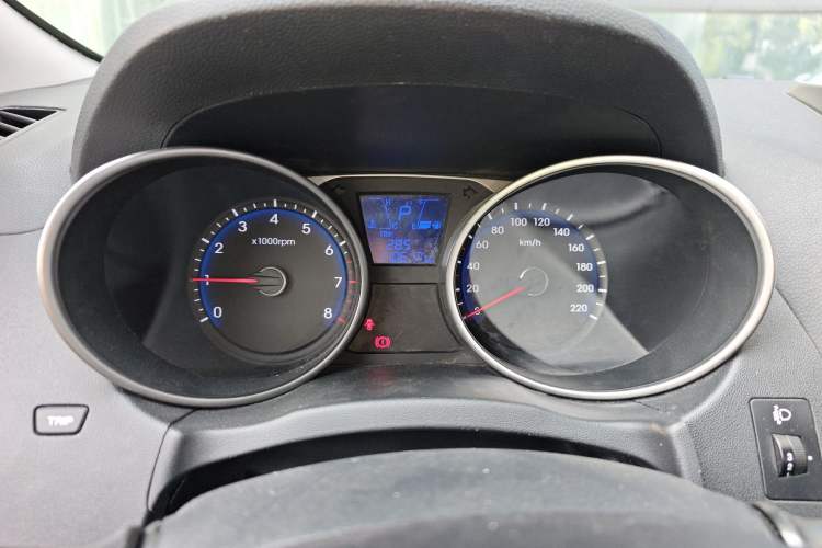 Used Hyundai ix35 2015 2.0L Automatic 2WD Smart Version China V Standard Instrument Cluster