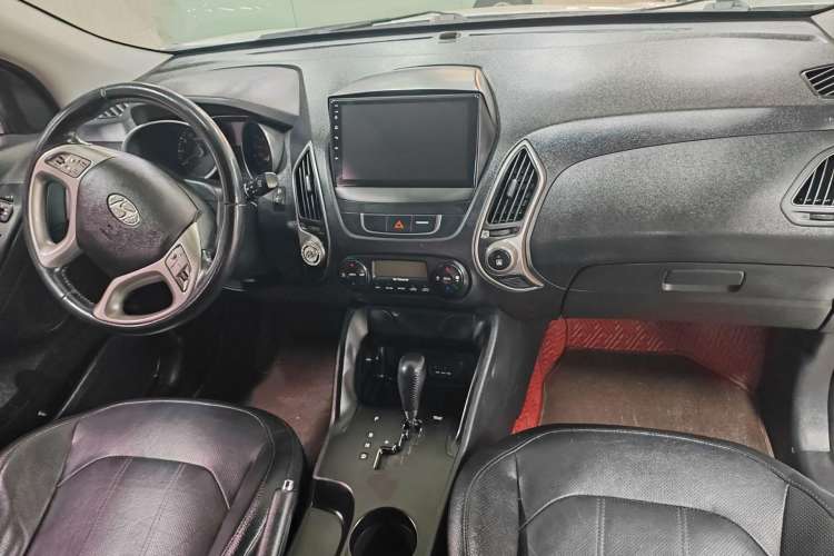 Used Hyundai ix35 2015 2.0L Automatic 2WD Smart Version China V Standard Interior 1