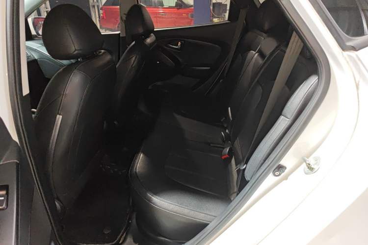 Used Hyundai ix35 2015 2.0L Automatic 2WD Smart Type China IV Interior 1