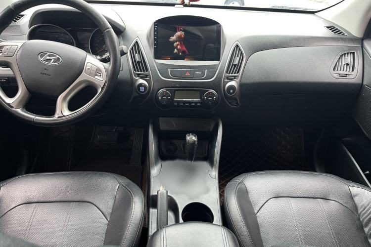 Used Hyundai ix35 2015 2.0L Automatic 2WD Smart Type China IV Interior 1
