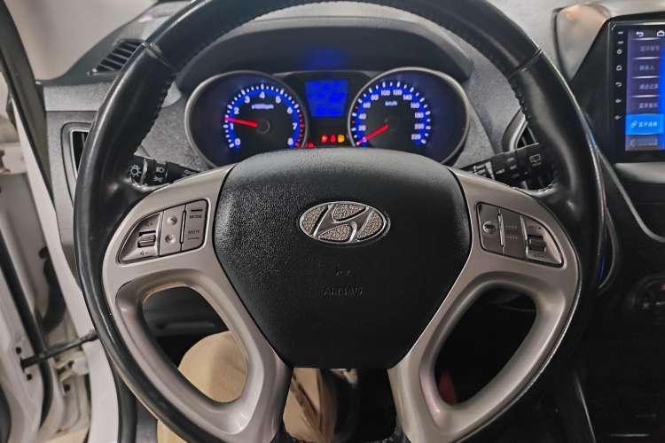 Used Hyundai ix35 2015 2.0L Automatic 2WD Smart Version China V Standard Interior 2