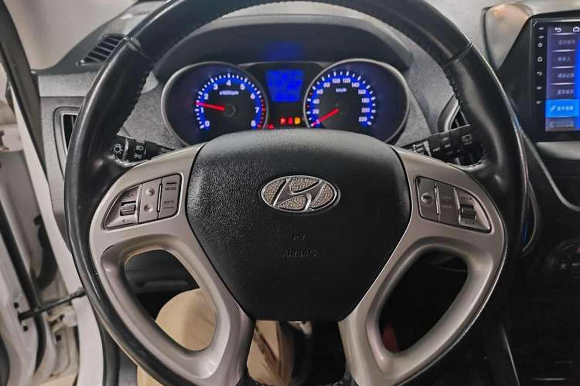 Used Hyundai ix35 2015 2.0L Automatic 2WD Smart Version China V Standard Interior 2
