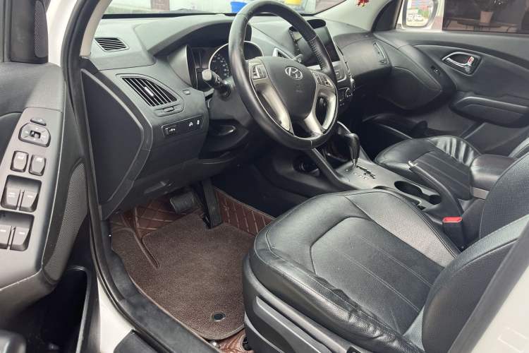 Used Hyundai ix35 2015 2.0L Automatic 2WD Smart Type China IV Interior 2