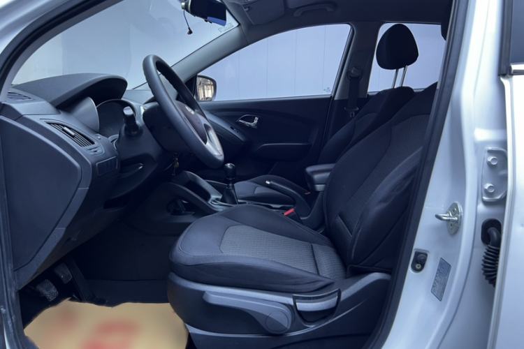 Used Hyundai ix35 2015 2.0L Manual Two-Wheel Drive Comfort Version China V Standard Interior 2