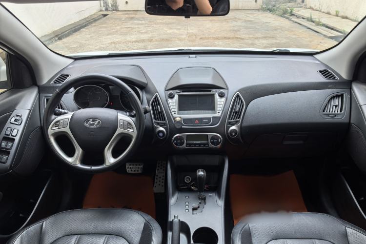 Used Hyundai ix35 2015 2.0L Automatic 2WD Smart Type China IV Interior 2