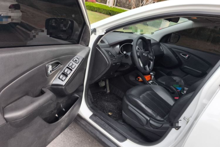 Used Hyundai ix35 2015 2.0L Automatic 2WD Smart Version China V Standard Interior 3