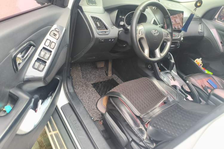 Used Hyundai ix35 2015 2.0L Automatic 2WD Smart Version China V Standard Interior 3