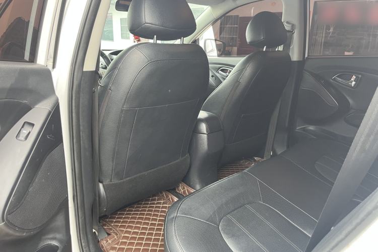 Used Hyundai ix35 2015 2.0L Automatic 2WD Smart Type China IV Interior 3