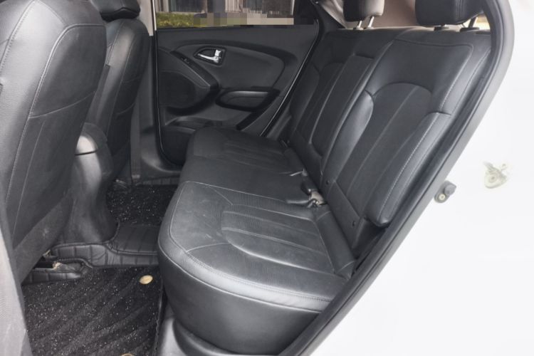 Used Hyundai ix35 2015 2.0L Automatic 2WD Smart Version China V Standard Interior 4