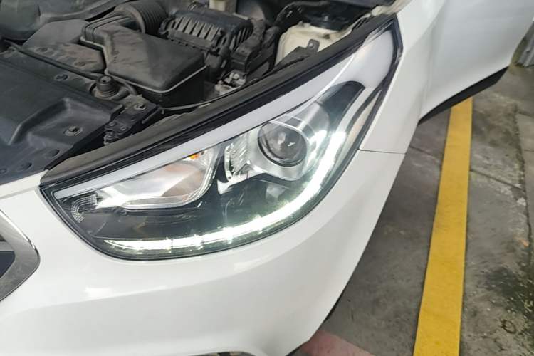 Used Hyundai ix35 2015 2.0L Automatic 2WD Smart Version China V Standard Left Front Headlight