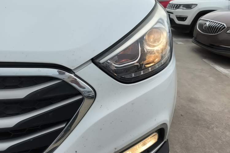 Used Hyundai ix35 2015 2.0L Automatic 2WD Smart Version China V Standard Left Front Headlight
