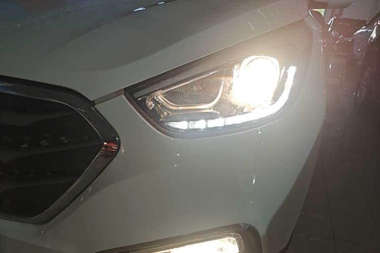 Used Hyundai ix35 2015 2.0L Automatic 2WD Comfort Edition China V Standard Left Front Headlight