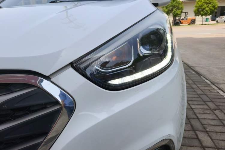Used Hyundai ix35 2015 2.0L Automatic 2WD Smart Type China IV Left Front Headlight