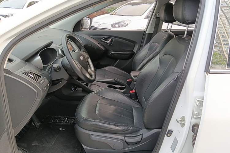 Used Hyundai ix35 2015 2.0L Automatic 2WD Smart Type China IV Left Front Seat