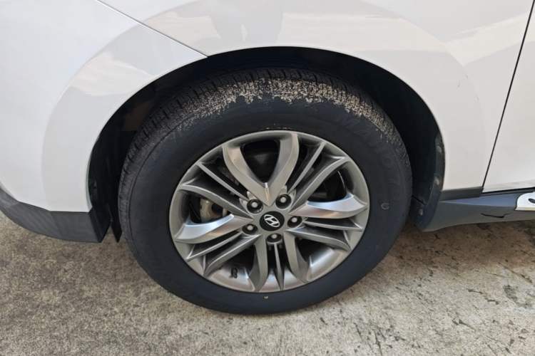 Used Hyundai ix35 2015 2.0L Automatic 2WD Smart Type China IV Left Front Wheel Hub
