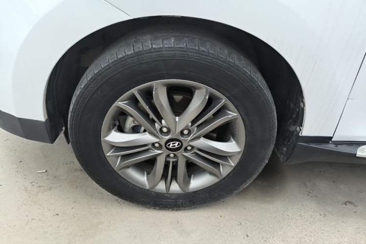 Used Hyundai ix35 2015 2.0L Automatic 2WD Smart Version China V Standard Left Front Wheel Hub