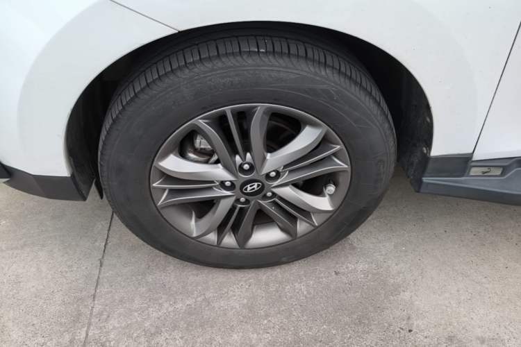 Used Hyundai ix35 2015 2.0L Automatic 2WD Smart Version China V Standard Left Front Wheel Hub