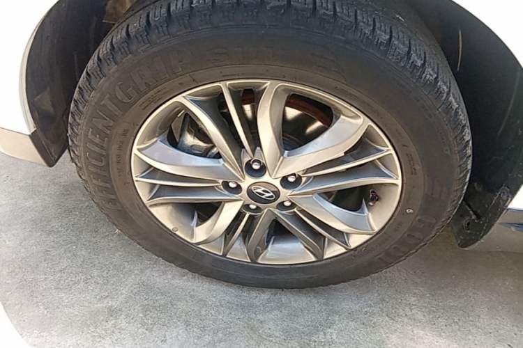 Used Hyundai ix35 2015 2.0L Automatic 2WD Smart Type China IV Left Front Wheel Hub