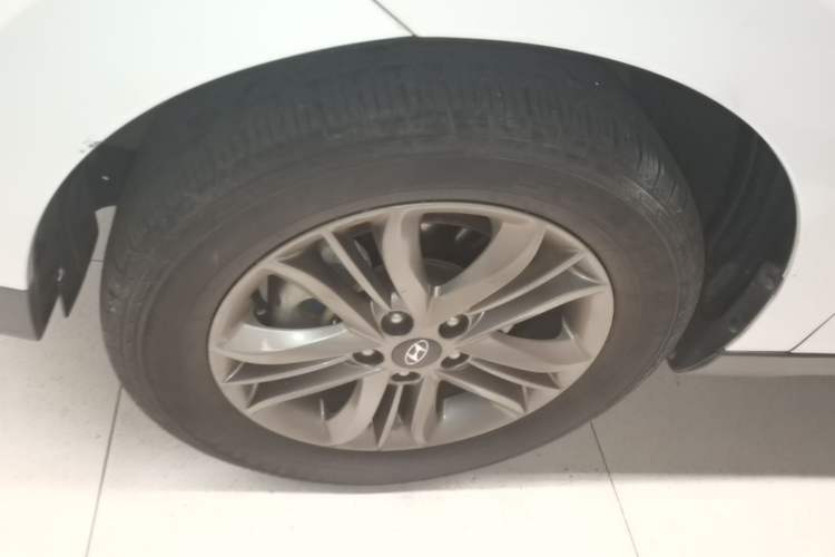 Used Hyundai ix35 2015 2.0L Automatic 2WD Smart Version China V Standard Left Front Wheel Hub
