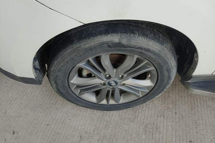 Used Hyundai ix35 2015 2.0L Automatic 2WD Smart Type China IV Left Front Wheel Hub