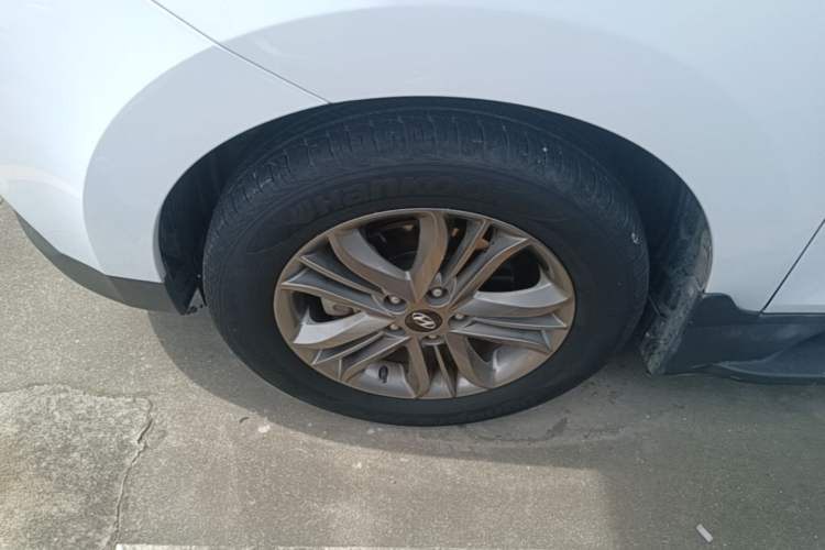 Used Hyundai ix35 2015 2.0L Automatic 2WD Smart Version China V Standard Left Front Wheel Hub