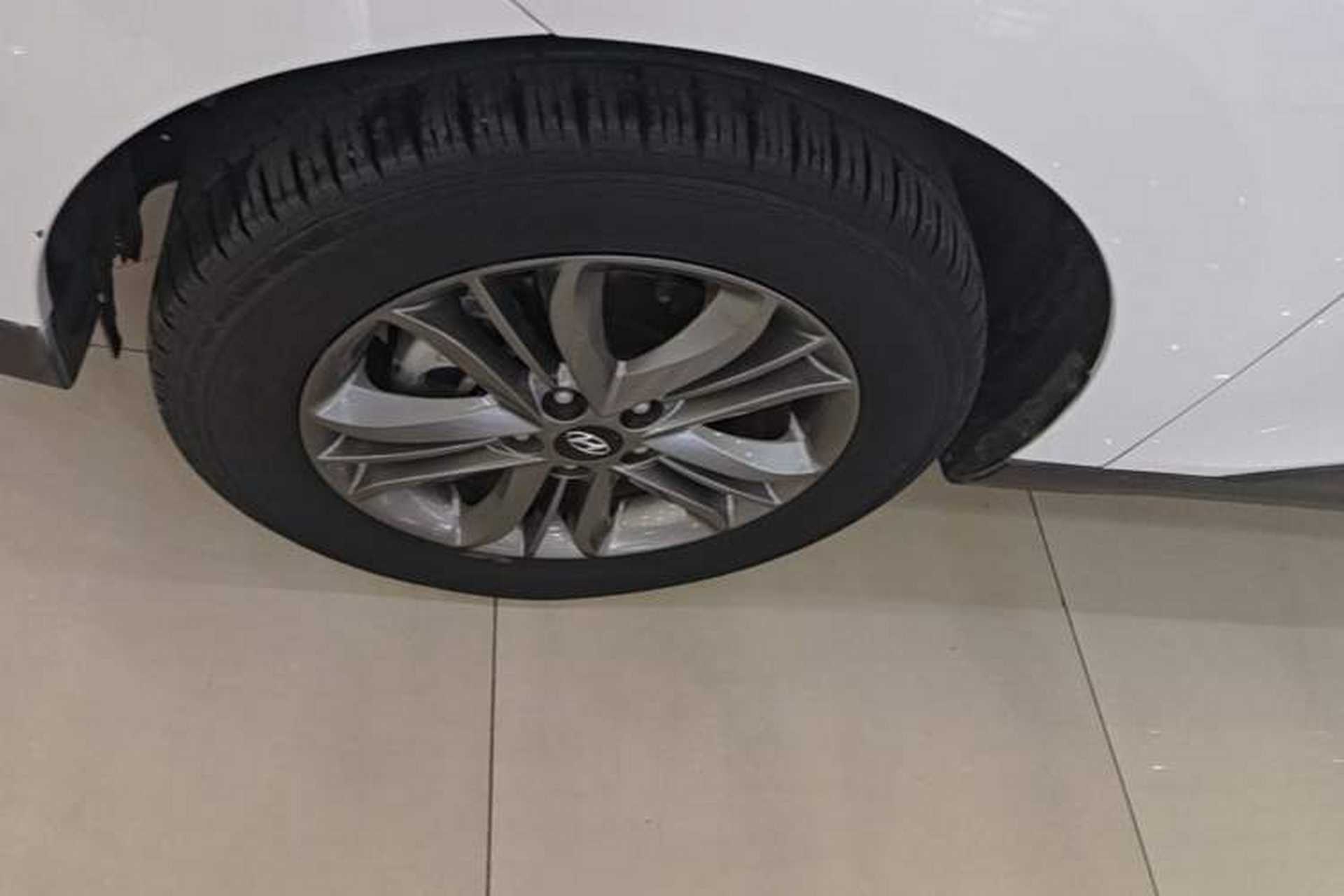 Used Hyundai ix35 2015 2.0L Automatic 2WD Smart Type China IV Left Front Wheel Hub
