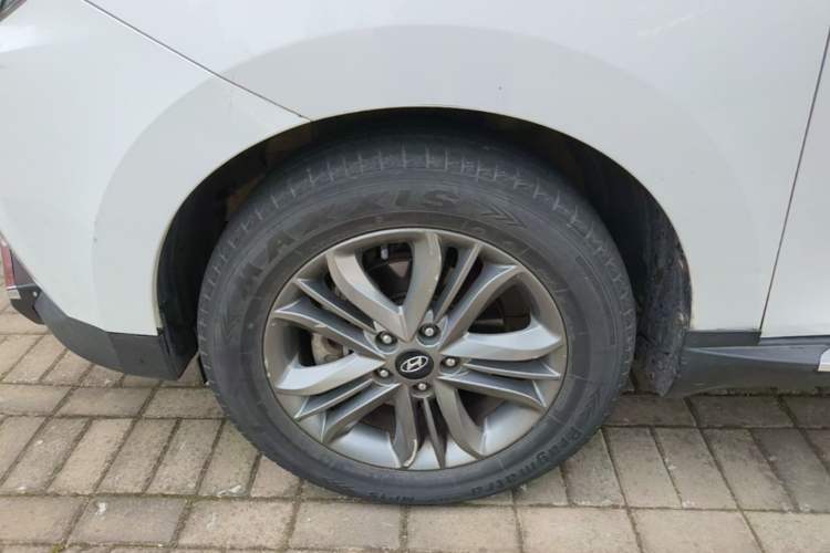 Used Hyundai ix35 2015 2.0L Automatic 2WD Smart Type China IV Left Front Wheel Hub