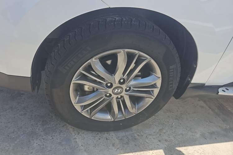 Used Hyundai ix35 2015 2.0L Automatic 2WD Smart Type China IV Left Front Wheel Hub