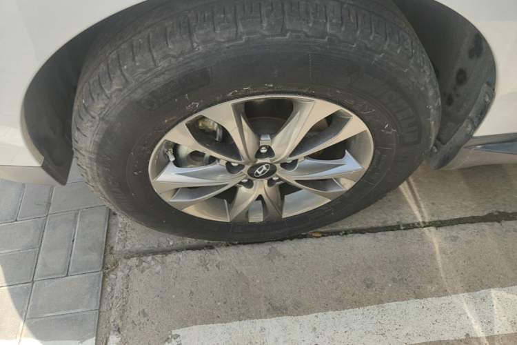 Used Hyundai ix35 2015 2.0L Manual Two-Wheel Drive Comfort Version China V Standard Left Front Wheel Hub