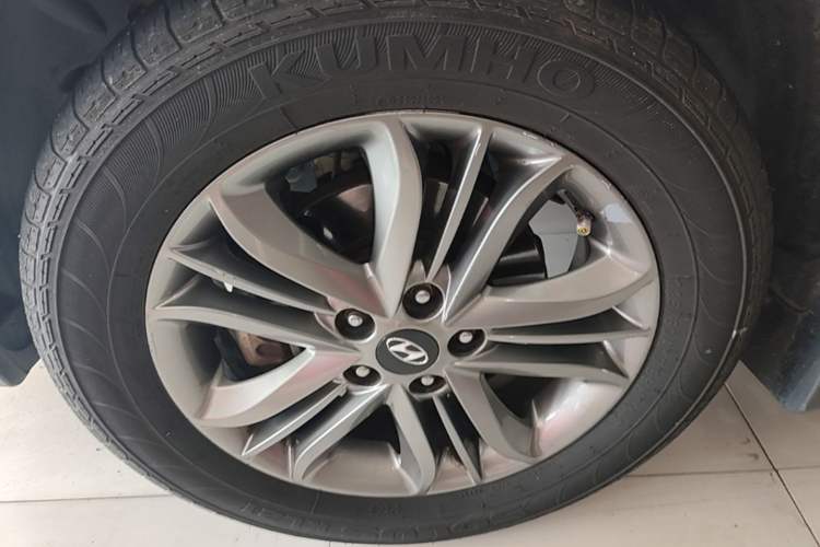 Used Hyundai ix35 2015 2.0L Automatic 2WD Smart Type China IV Left Front Wheel Hub
