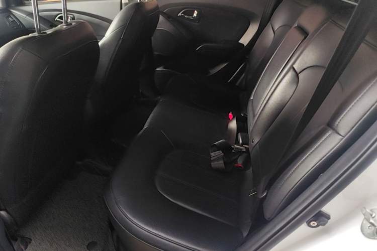 Used Hyundai ix35 2015 2.0L Automatic 2WD Smart Version China V Standard Left Rear Seat