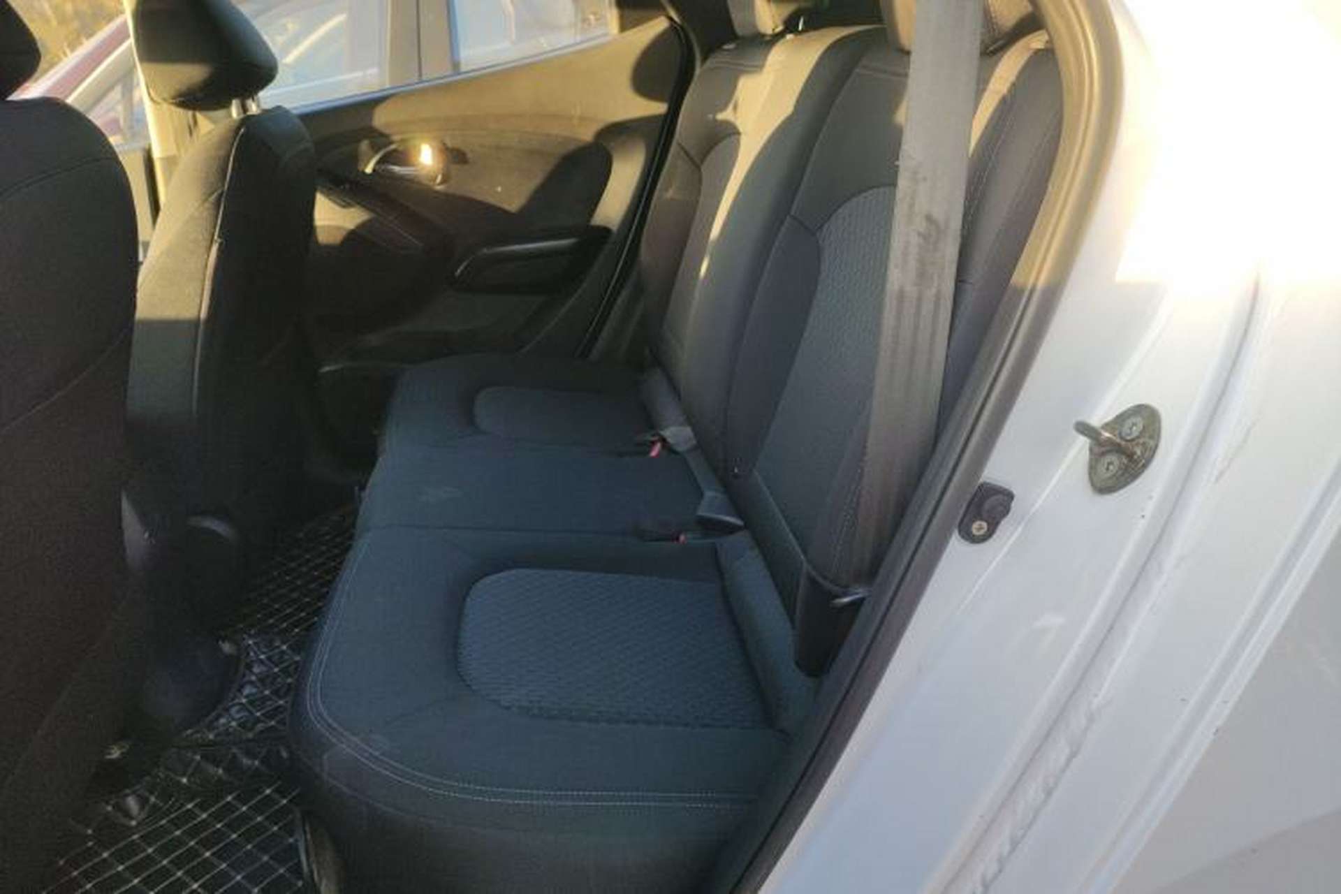Used Hyundai ix35 2015 2.0L Automatic 2WD Comfort Edition China V Standard Left Rear Seat