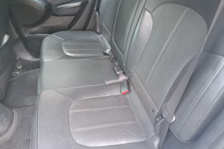 Used Hyundai ix35 2015 2.0L Automatic 2WD Smart Version China V Standard Left Rear Seat