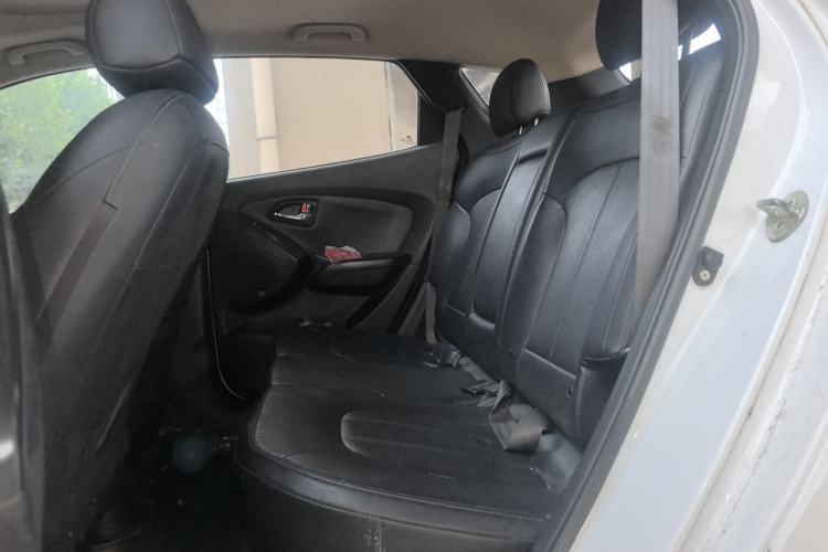 Used Hyundai ix35 2015 2.0L Automatic 2WD Smart Version China V Standard Left Rear Seat