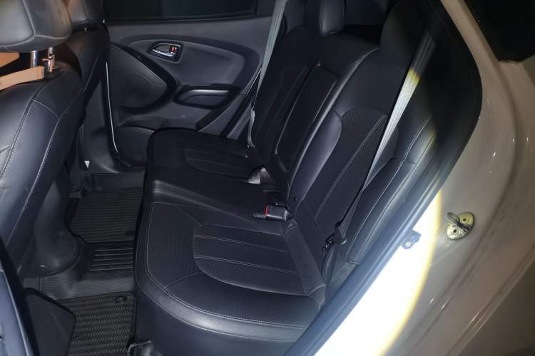 Used Hyundai ix35 2015 2.0L Automatic 2WD Smart Version China V Standard Left Rear Seat