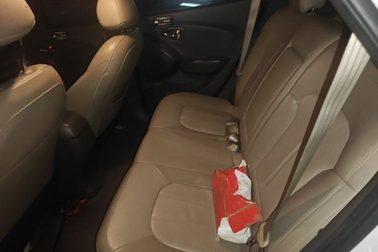 Used Hyundai ix35 2015 2.0L Automatic 2WD Smart Version China V Standard Left Rear Seat