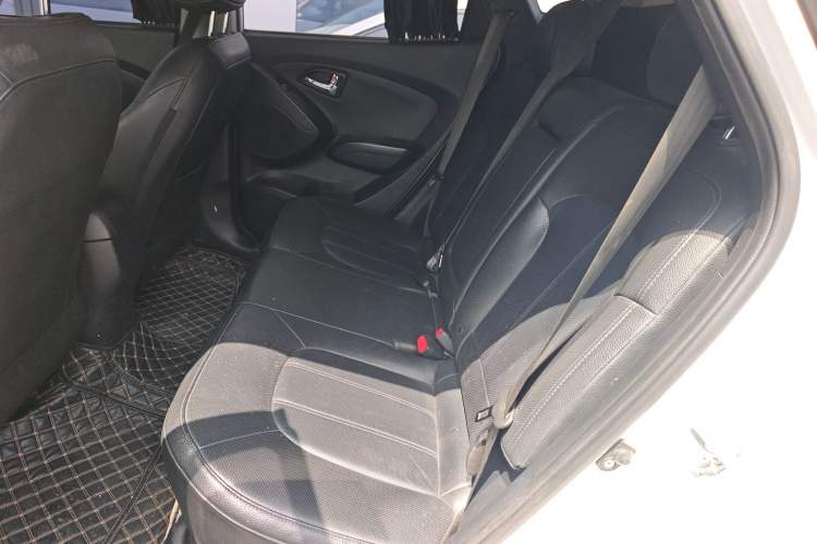 Used Hyundai ix35 2015 2.0L Automatic 2WD Smart Version China V Standard Left Rear Seat